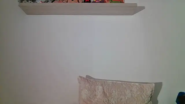 valeriahornier online show from June 3, 2026, 4:04 am