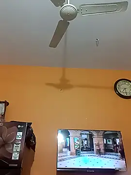 RNlov online show from October 22, 2025, 1:55 pm