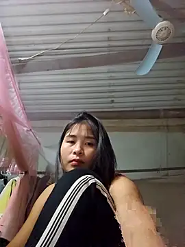 Squirrel-Pear online show from December 1, 2025, 4:12 pm