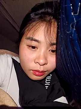 Squirrel-Pear online show from December 19, 2025, 9:11 pm