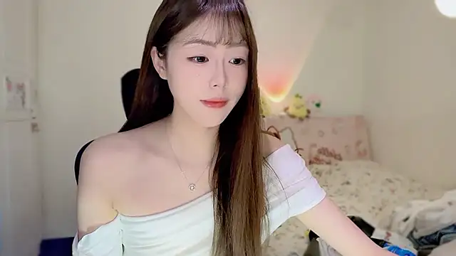 Onecutelittle online show from November 25, 2025, 1:05 am