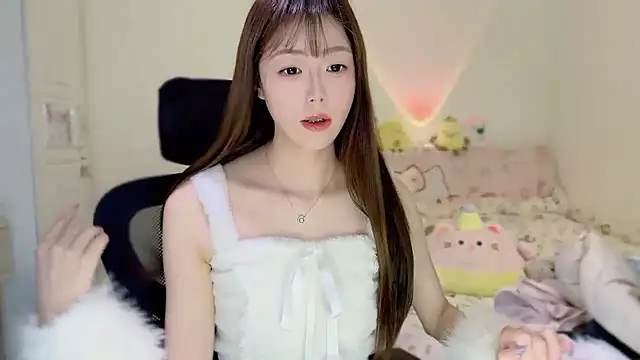 Onecutelittle online show from November 26, 2025, 1:06 am