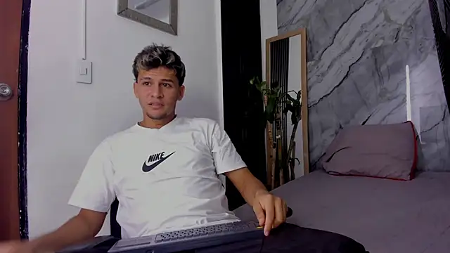 Alan-Smith1 online show from November 14, 2025, 7:34 pm