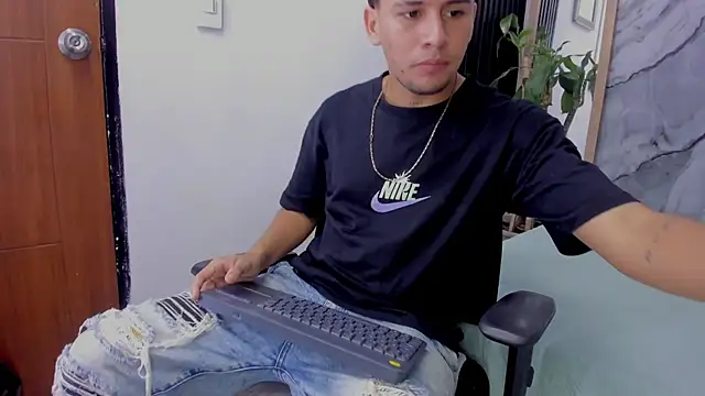 Alan-Smith1 online show from November 15, 2025, 7:43 pm