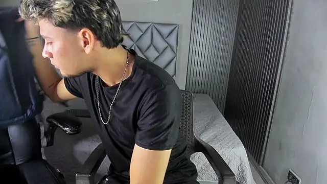 Alan-Smith1 online show from November 24, 2025, 7:46 pm