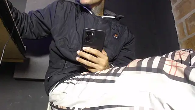 Snapshot of Anaconda_larga chatting on February 25, 2026, 1:21 pm Anaconda larga online show from February 25, 2026, 1:21 pm