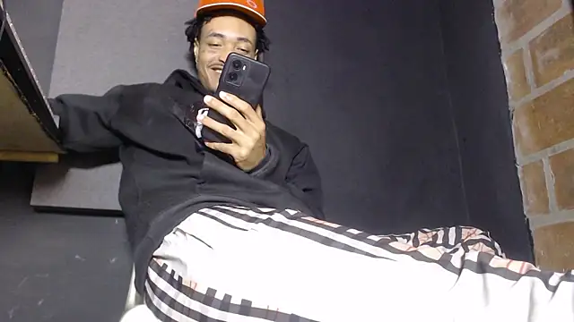 Snapshot of Anaconda_larga chatting on February 28, 2026, 2:18 pm Anaconda larga online show from February 28, 2026, 2:18 pm