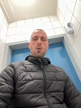 Rotteei1 online show from October 29, 2025, 9:33 am