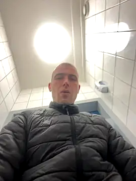 Rotteei1 online show from November 5, 2025, 9:42 am