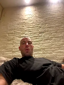 Rotteei1 online show from November 30, 2025, 6:39 am