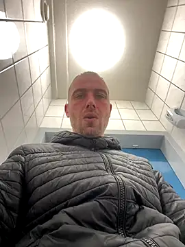 Rotteei1 online show from December 15, 2025, 8:51 am