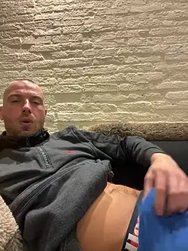 Rotteei1 online show from February 11, 2026, 12:26 am