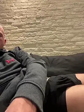 Rotteei1 online show from April 6, 2026, 7:37 pm