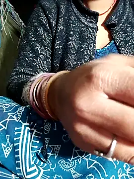 Hot cauple indian online show from February 21, 2026, 1:28 am