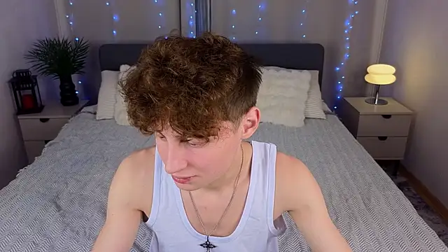 crisp1n online show from November 15, 2025, 9:32 pm