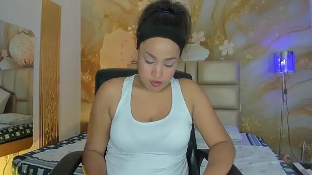 NahomiWalker  online show from December 1, 2025, 7:41 pm