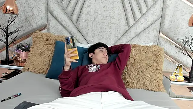 SantiOlsen online show from November 18, 2025, 11:58 am