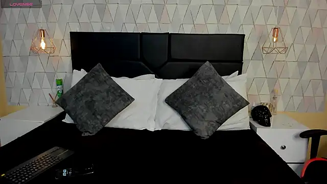 SantiOlsen online show from November 21, 2025, 12:04 pm