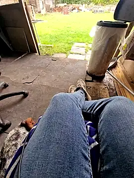 bbyxklaus online show from October 21, 2025, 12:28 pm