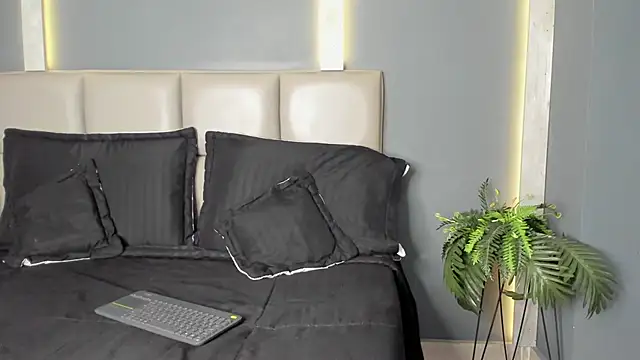 ArohomLester online show from December 3, 2025, 11:19 am