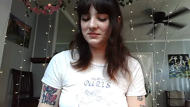 Snapshot of Trickylucy555 chatting on June 17, 2026, 6:42 pm Trickylucy555 online show from June 17, 2026, 6:42 pm