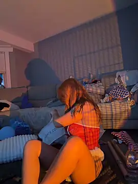 Ellieskyyee1 online show from December 19, 2025, 9:33 pm