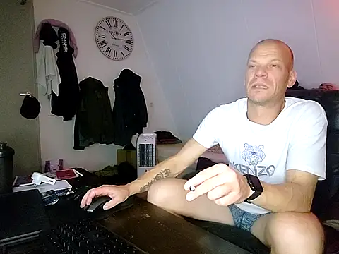 Snapshot of Kinky_Play1 chatting on October 19, 2025, 8:09 pm Kinky Play1 online show from October 19, 2025, 8:09 pm