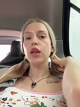 kira mia online show from June 24, 2026, 4:28 pm