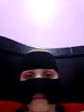 Snapshot of SandyAmr chatting on November 16, 2025, 8:31 am SandyAmr online show from November 16, 2025, 8:31 am