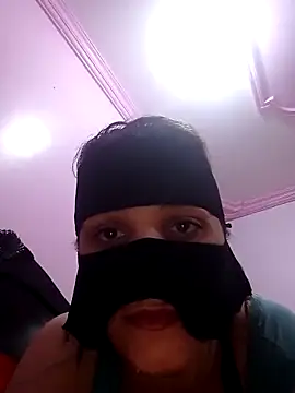 Snapshot of SandyAmr chatting on November 22, 2025, 8:57 am SandyAmr online show from November 22, 2025, 8:57 am