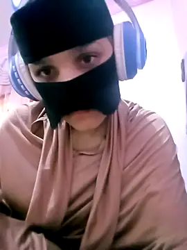 Snapshot of SandyAmr chatting on February 9, 2026, 9:24 am SandyAmr online show from February 9, 2026, 9:24 am