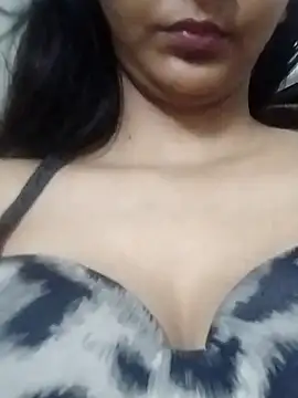 Snapshot of Aaliya_BigBoobs_1 chatting on January 18, 2026, 6:50 am Aaliya BigBoobs 1 online show from January 18, 2026, 6:50 am