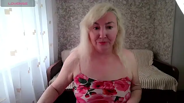 LadyKriss online show from May 29, 2026, 3:48 am
