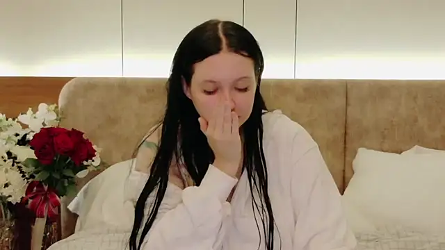 Felicia Herceg online show from March 3, 2026, 6:36 pm