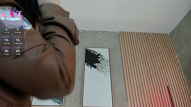 Lily Vale online show from January 6, 2026, 6:44 pm