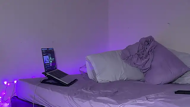 Snapshot of Dulce765b chatting on February 28, 2026, 2:12 am Dulce765b online show from February 28, 2026, 2:12 am