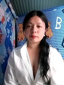 lisa-bae00 online show from April 13, 2026, 2:44 pm