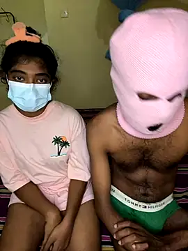 Snapshot of couplesexroom chatting on October 27, 2025, 8:18 am couplesexroom online show from October 27, 2025, 8:18 am