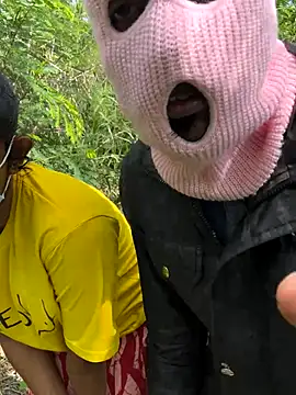 Snapshot of couplesexroom chatting on November 4, 2025, 4:11 am couplesexroom online show from November 4, 2025, 4:11 am