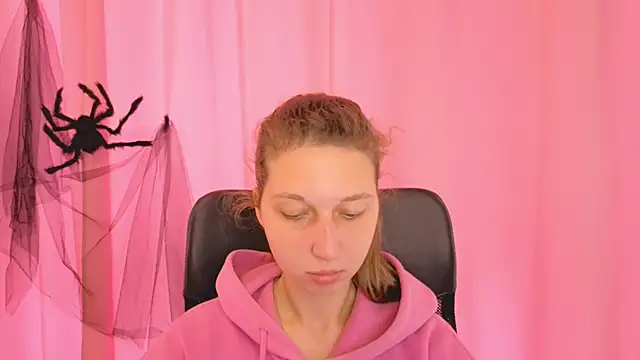 CuteEllii online show from November 4, 2025, 11:09 am