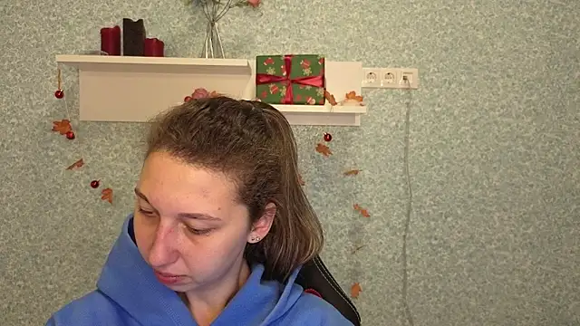 CuteEllii online show from December 16, 2025, 5:12 am