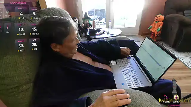 Snapshot of DoubleTrouble59 chatting on October 27, 2025, 4:33 pm DoubleTrouble59 online show from October 27, 2025, 4:33 pm