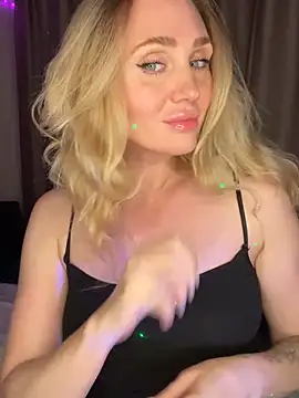 Snapshot of Drink_me_all_up chatting on October 29, 2025, 9:38 pm Drink me all up online show from October 29, 2025, 9:38 pm