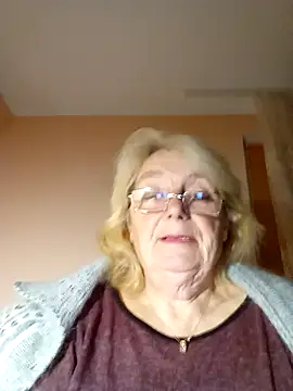 AmyLove353 online show from November 4, 2025, 4:33 am