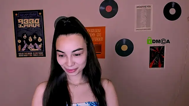 kira light   online show from November 21, 2025, 7:45 pm