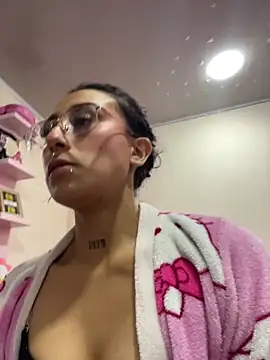 Violeet-Smith online show from October 25, 2025, 7:19 pm