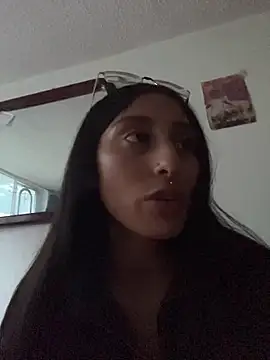 Violeet-Smith online show from November 21, 2025, 9:02 pm