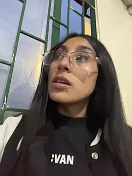 Violeet-Smith online show from November 23, 2025, 10:53 pm