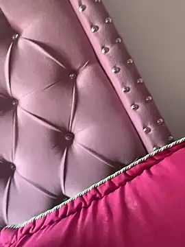 Violeet-Smith online show from February 8, 2026, 6:44 pm