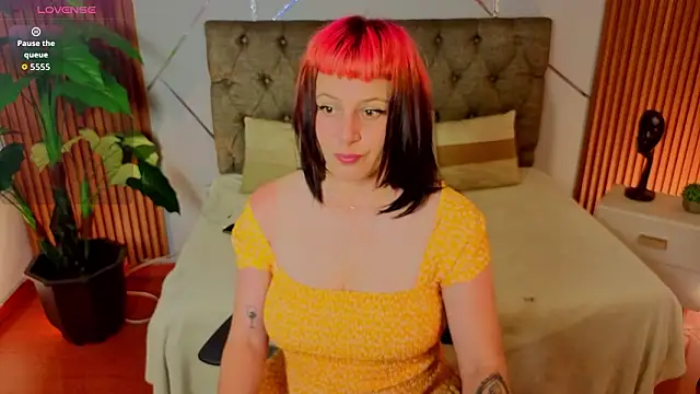 camilaa lux online show from February 24, 2026, 2:26 pm